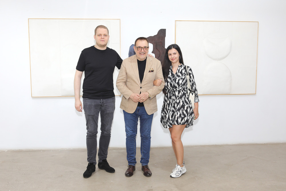 ONE Gallery ������� ����� ������ ����� �����������������